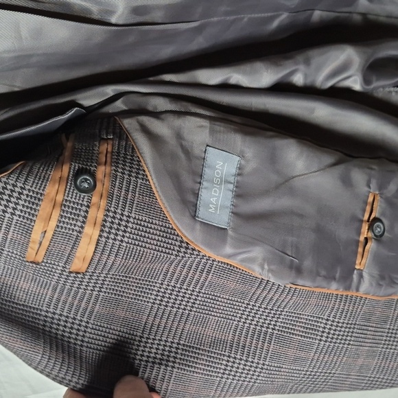 Madison Men's Gray Plaid Blazer Gorgeous! - Picture 12 of 16